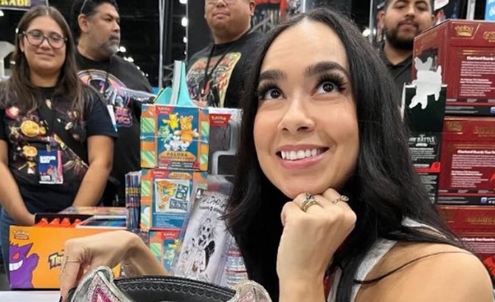 Bayley, Liv Morgan, Roxanne Perez & Cora Jade Try To “Peer-Pressure” AJ Lee Into WWE Return, Lee Responds